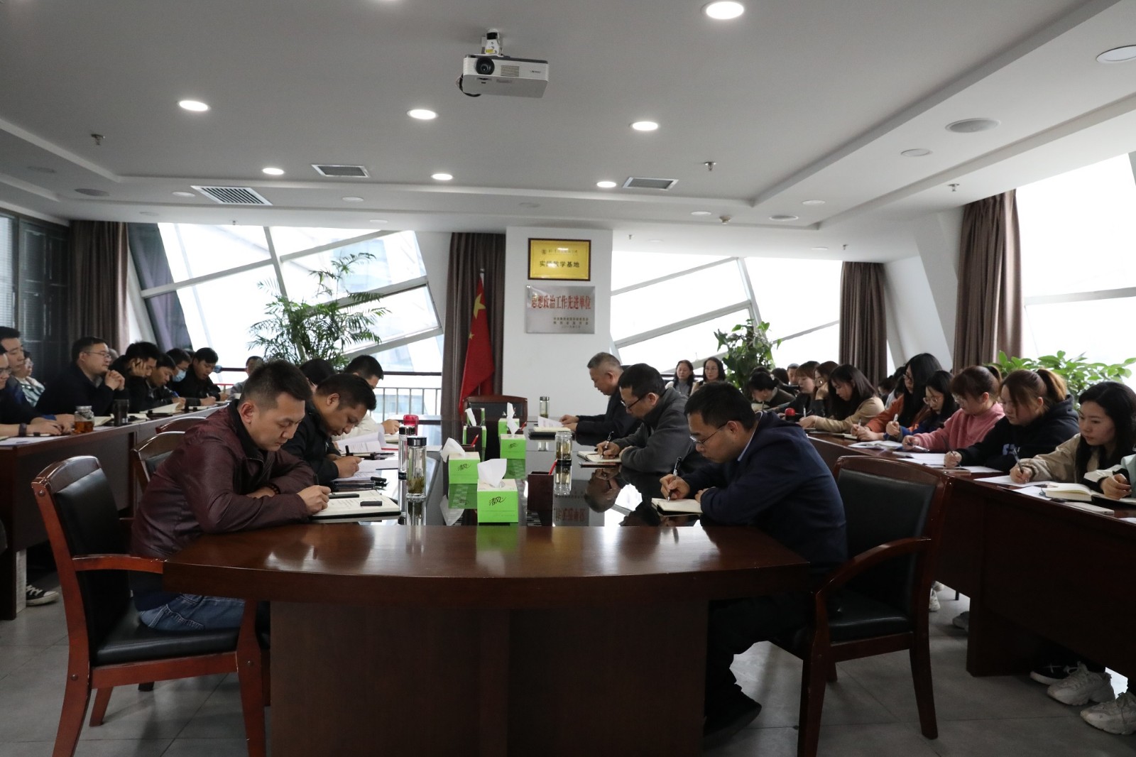 水环境公司进行党史进建教育专题想书班活动.jpeg